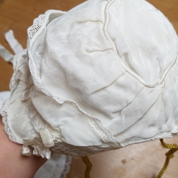 Vintage baby bonnets - 3 white & cream - Picture 2 of 7